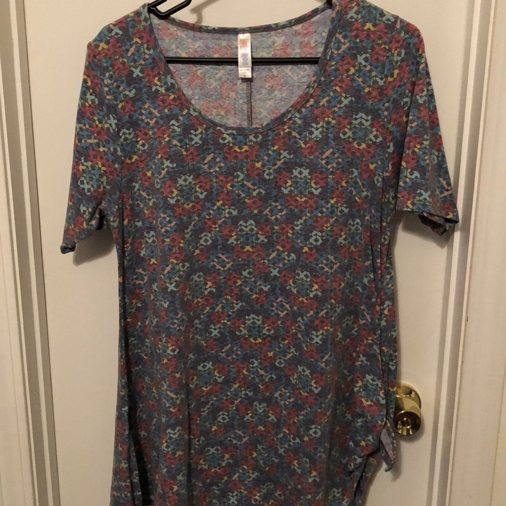 Crisscross Lula roe perfect tee